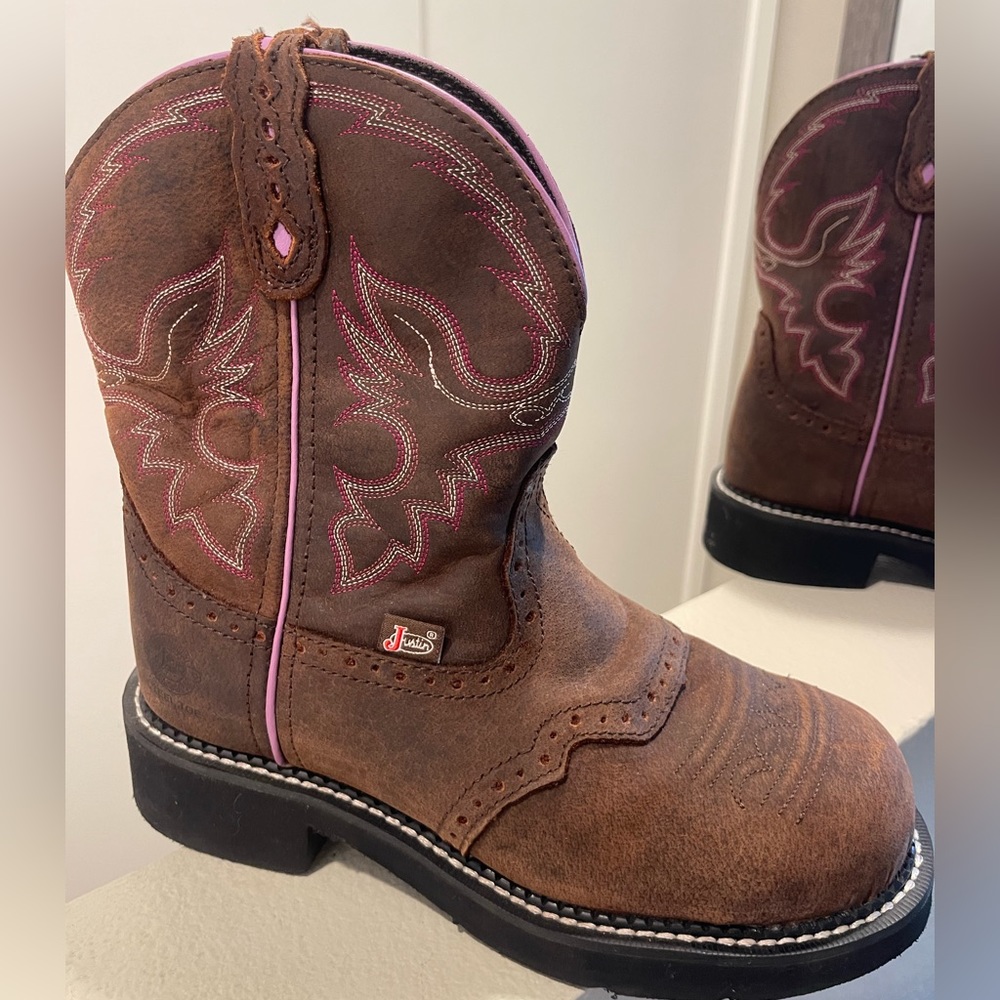 Justin Western Wanette work boots. Steel toe. Gently worn.
